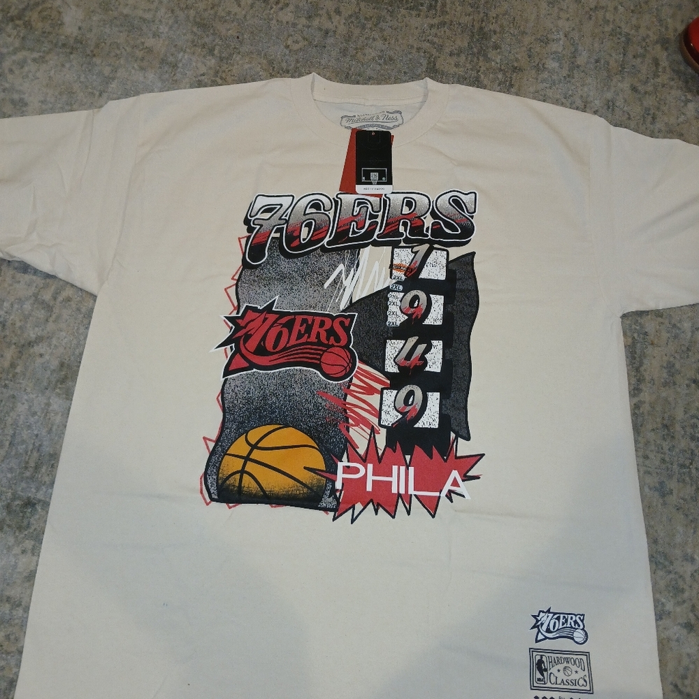 Mitchell & Ness 76ers graphic tee